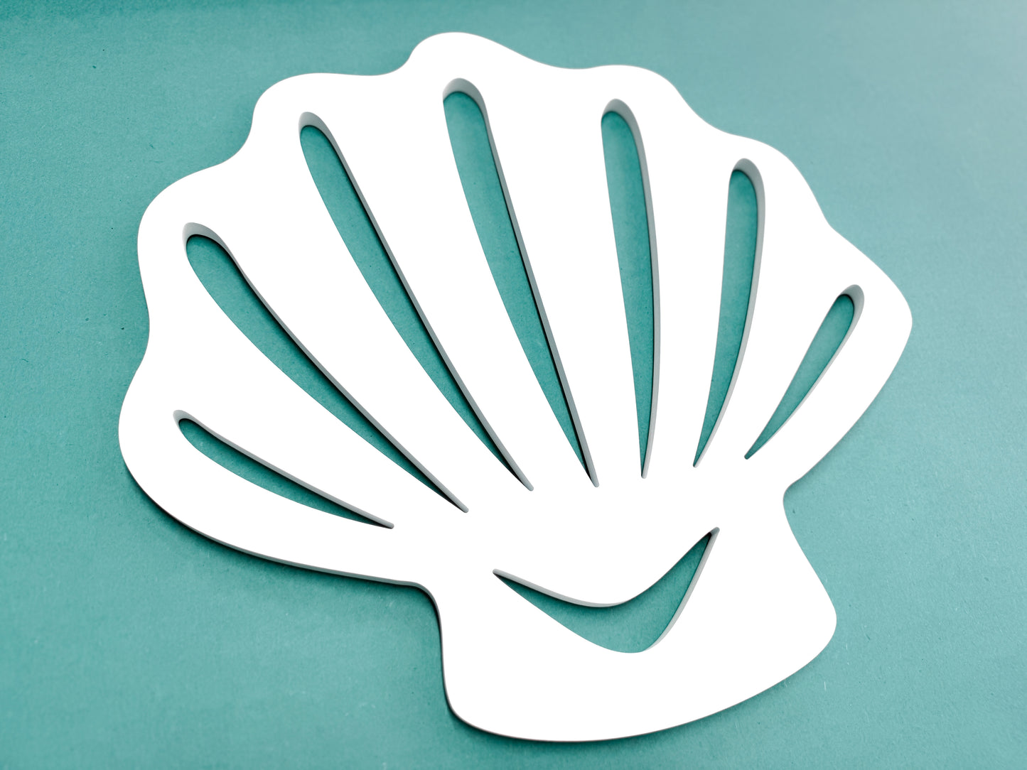 Weatherproof Scalloped Seashell Wall Art Sign – Coastal Beach House Outdoor Décor