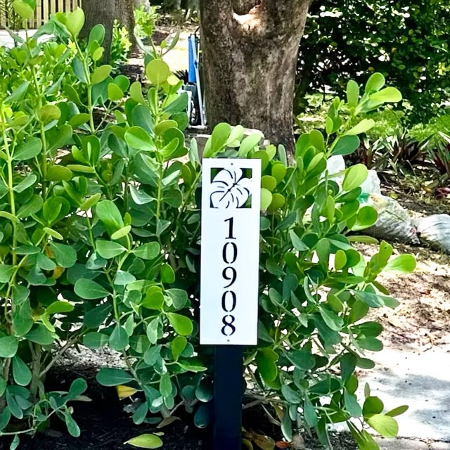 Custom Monstera Leaf Address Sign – Weatherproof Tropical House Number Plaque - Outdoor Coastal Botanical Home Decor