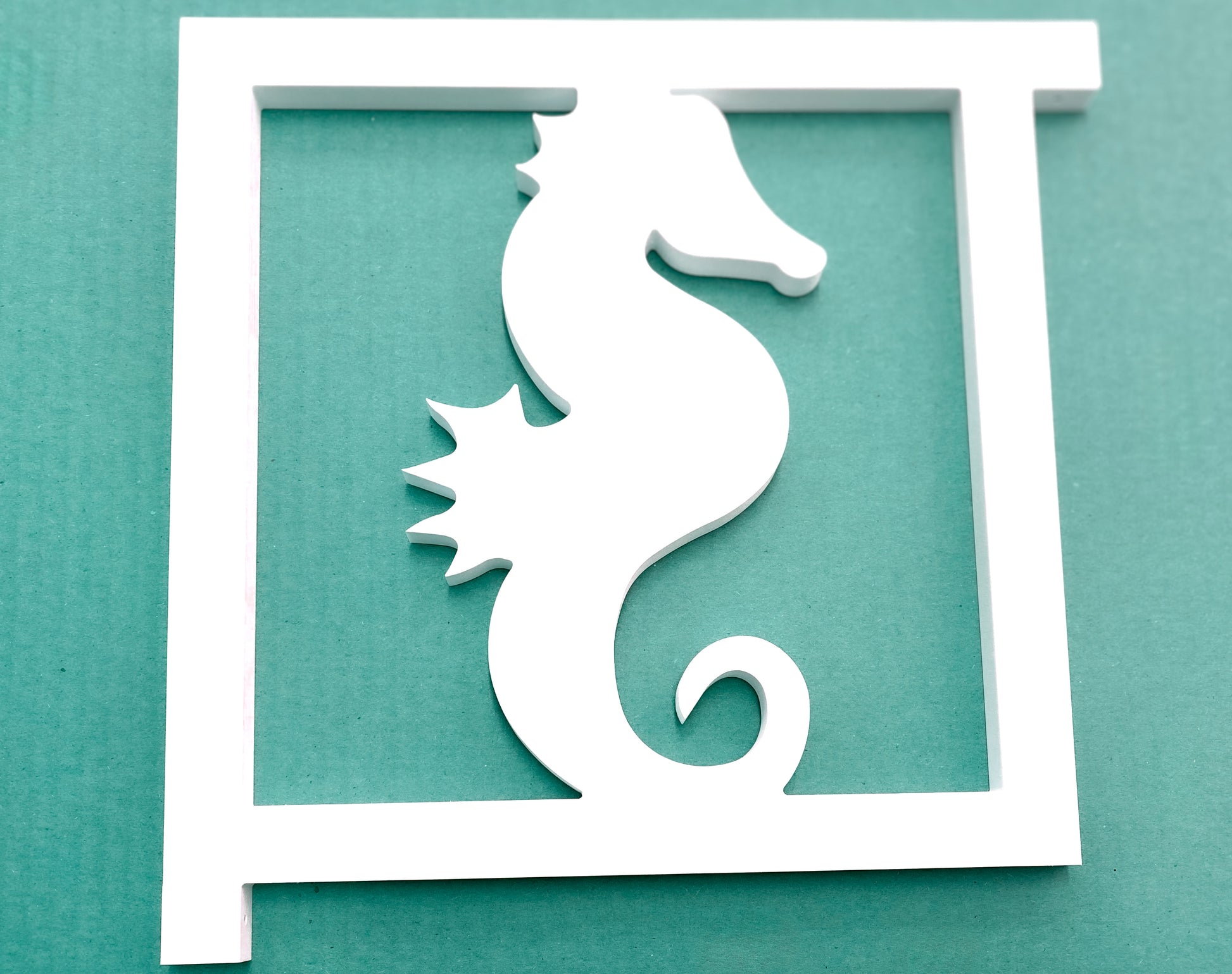 seahorse mailbox bracket